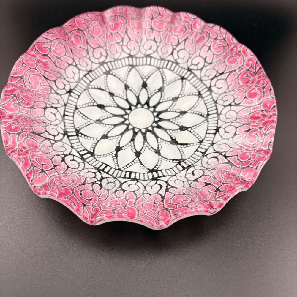 Sydenstricker Embassy Pink Wavy Fused Art Glass Bowl Lace Pattern Ruffled Edge